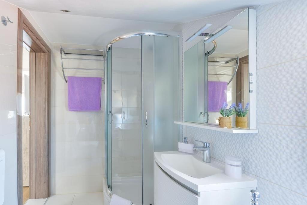 Studio apartment in Vir with balcony photo 3