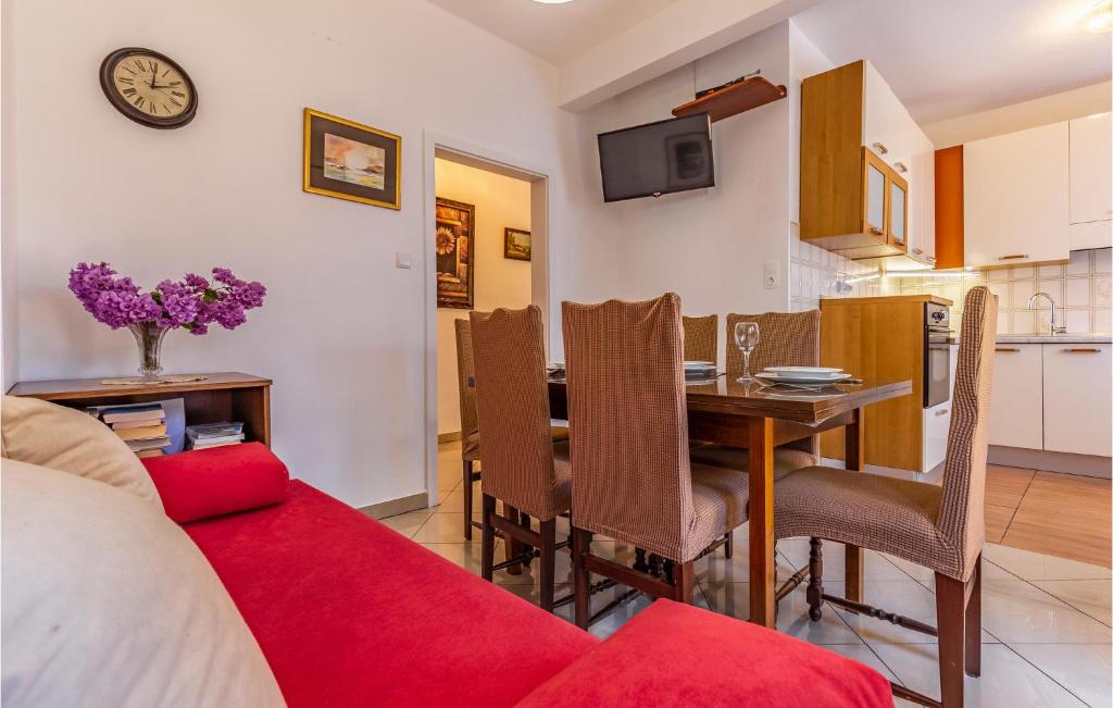 Three-Bedroom Apartment In Medulin photo 3