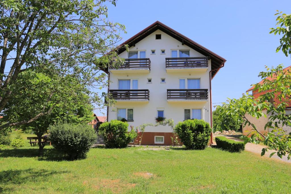 Rooms with a parking space Grabovac — photo 1