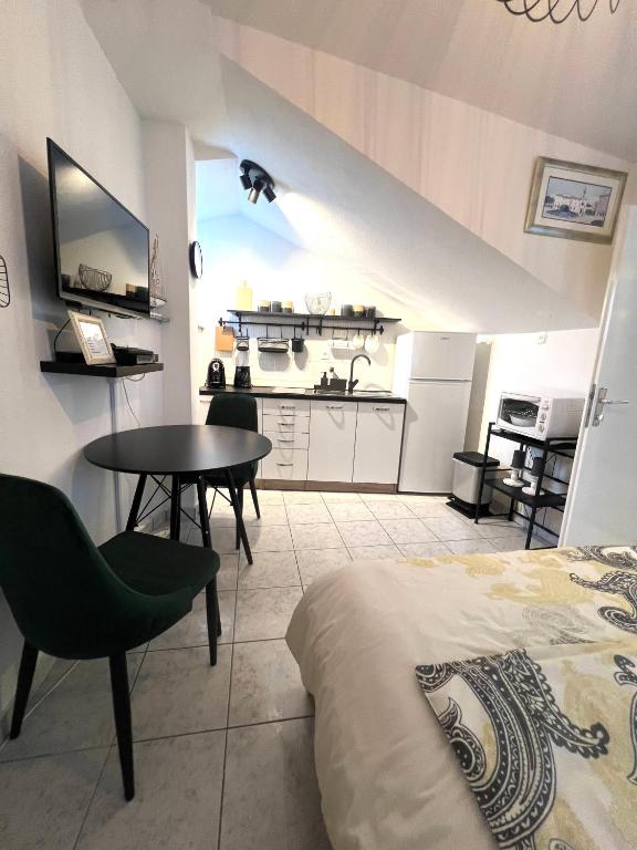Old town studio apartment Manono — photo 1