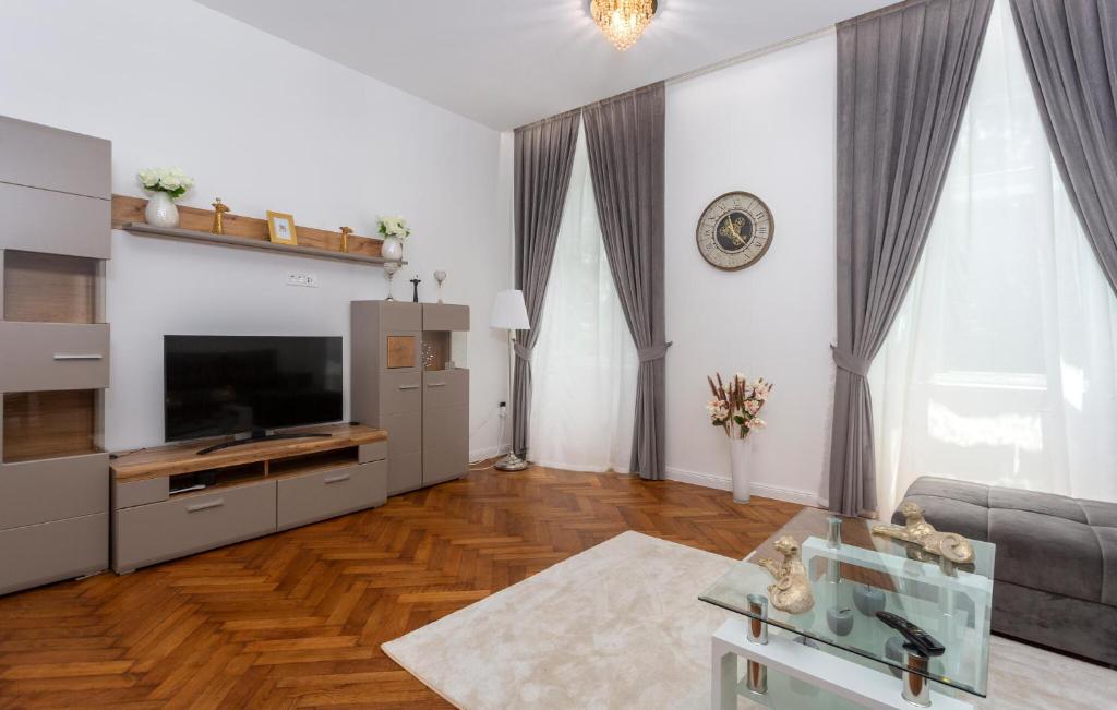 2 Bedroom Lovely Apartment In Opatija photo 2