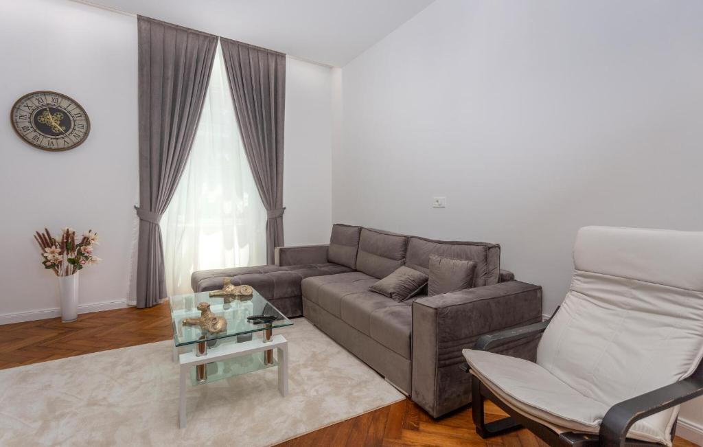 2 Bedroom Lovely Apartment In Opatija photo 3