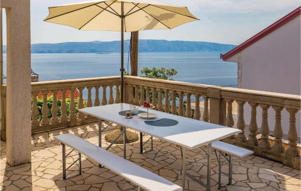 3 Bedroom Lovely Apartment In Senj photo 2