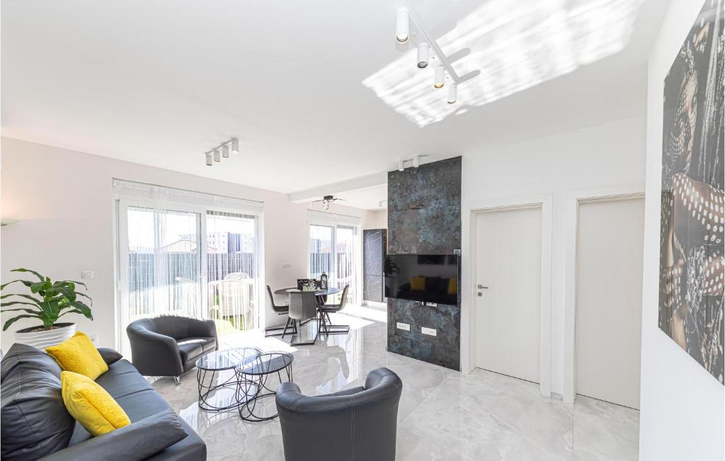 Awesome Apartment In Seget Donji photo 3