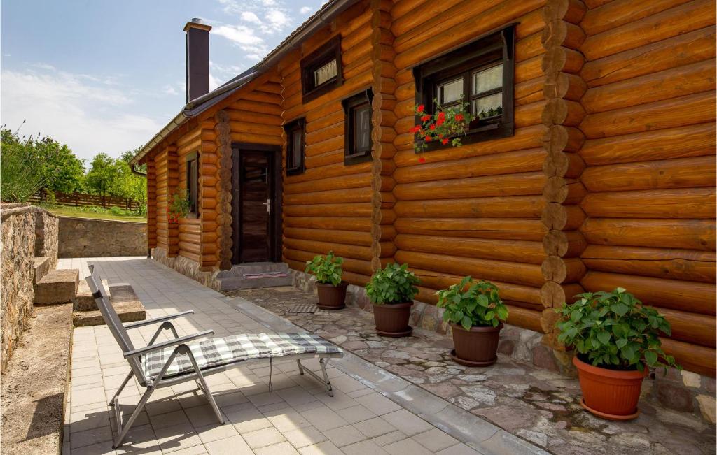 4 Bedroom Lovely Home In Otocac photo 3