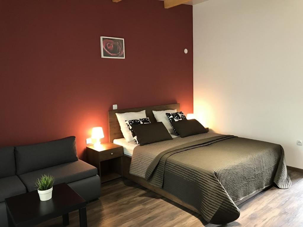 Rooms with a swimming pool Ostarski Stanovi photo 2
