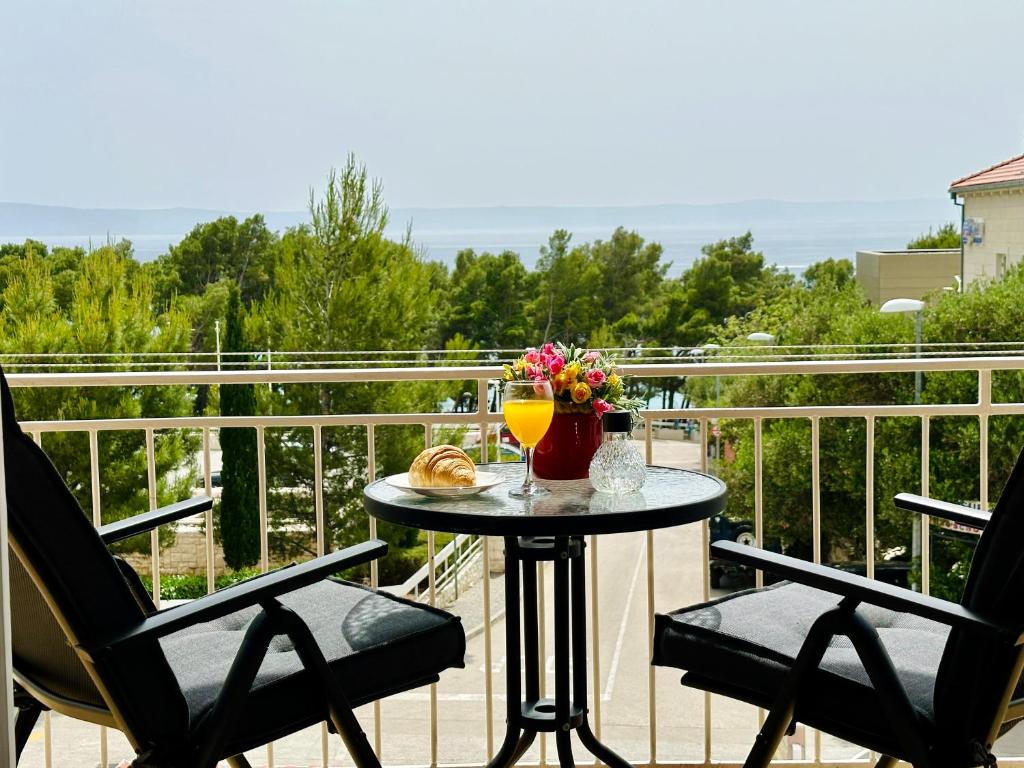 Spacious family apartment near the beach — photo 1