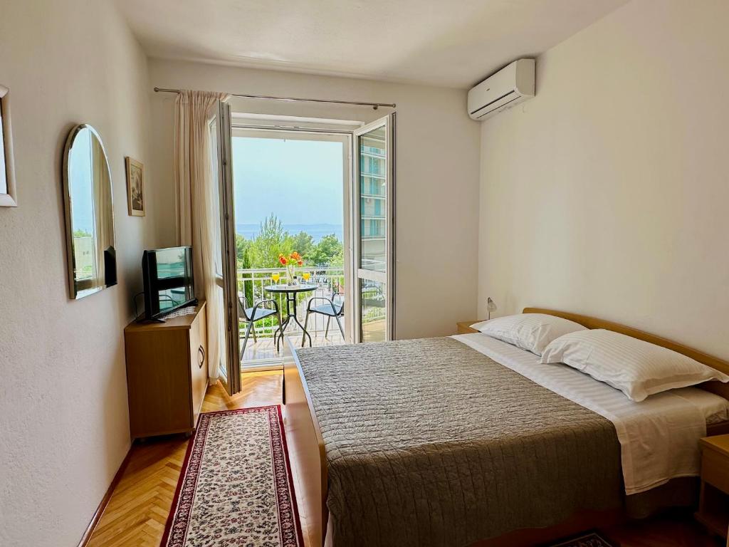 Spacious family apartment near the beach photo 2