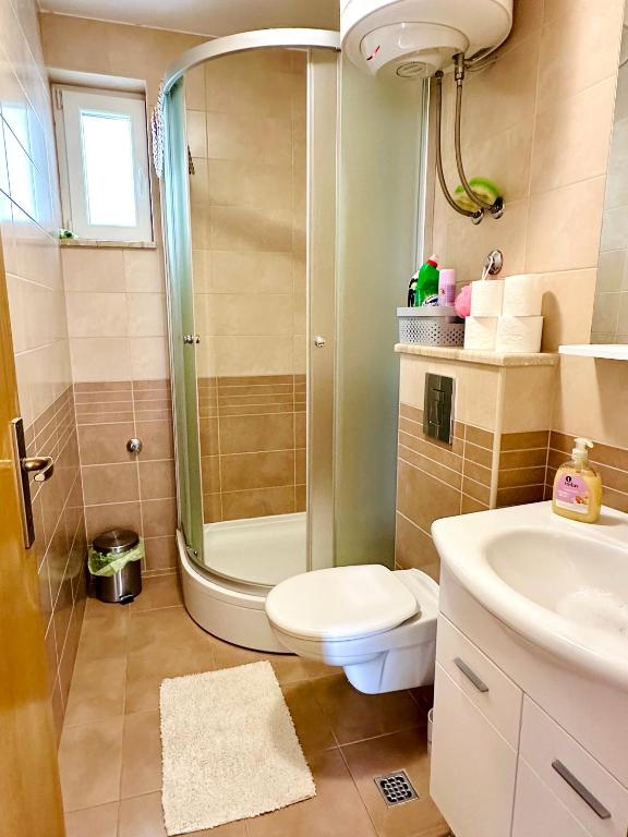Spacious family apartment near the beach photo 3