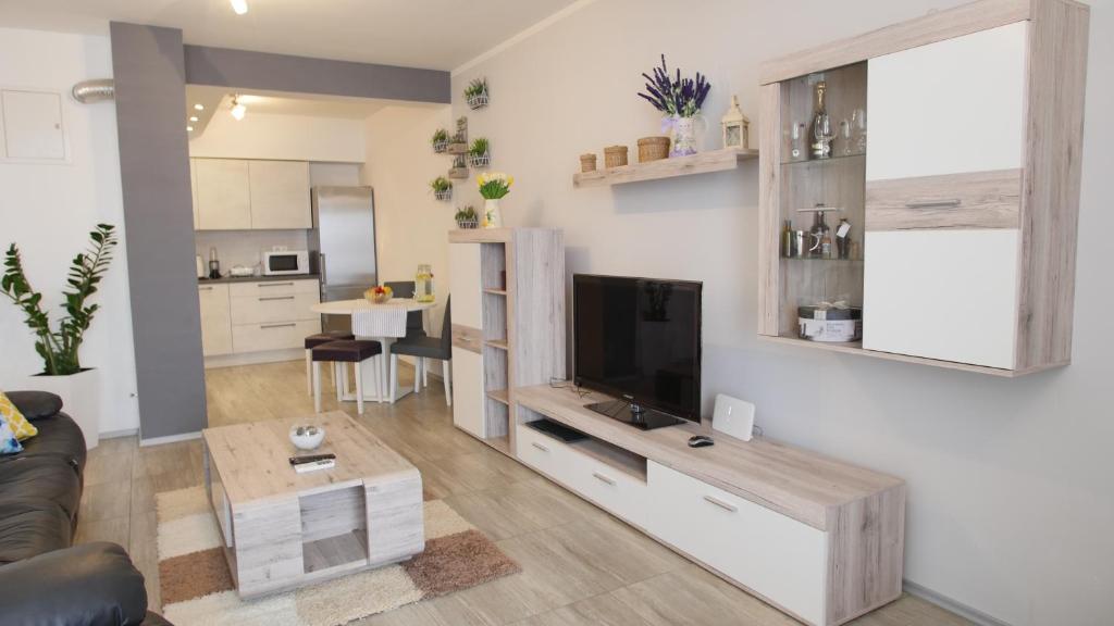 Apartment with 3 bedrooms and FREE private parking Pula — photo 1