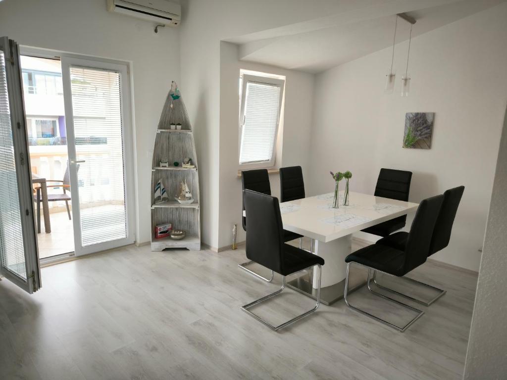 Rooms & Apartments Ana 2 photo 3