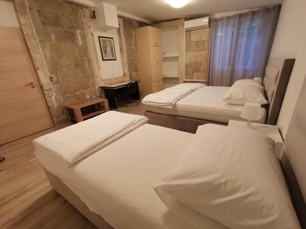 Spacious 140m2 Downtown 3 Bedroom Apartment photo 2