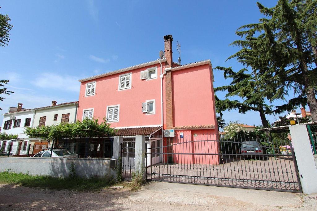 Traumhaftes Apartment in Rovinj nur 300 Meter zum Strand mit Taxibootverbindung — photo 1