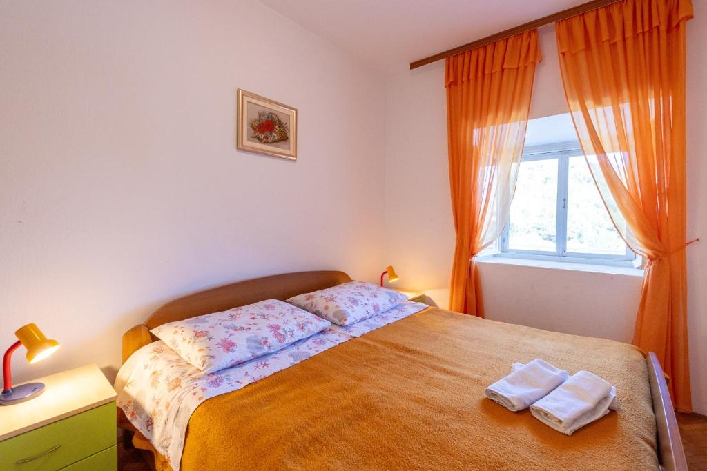 Apartments by the sea Cove Zarace - Gdinj photo 2