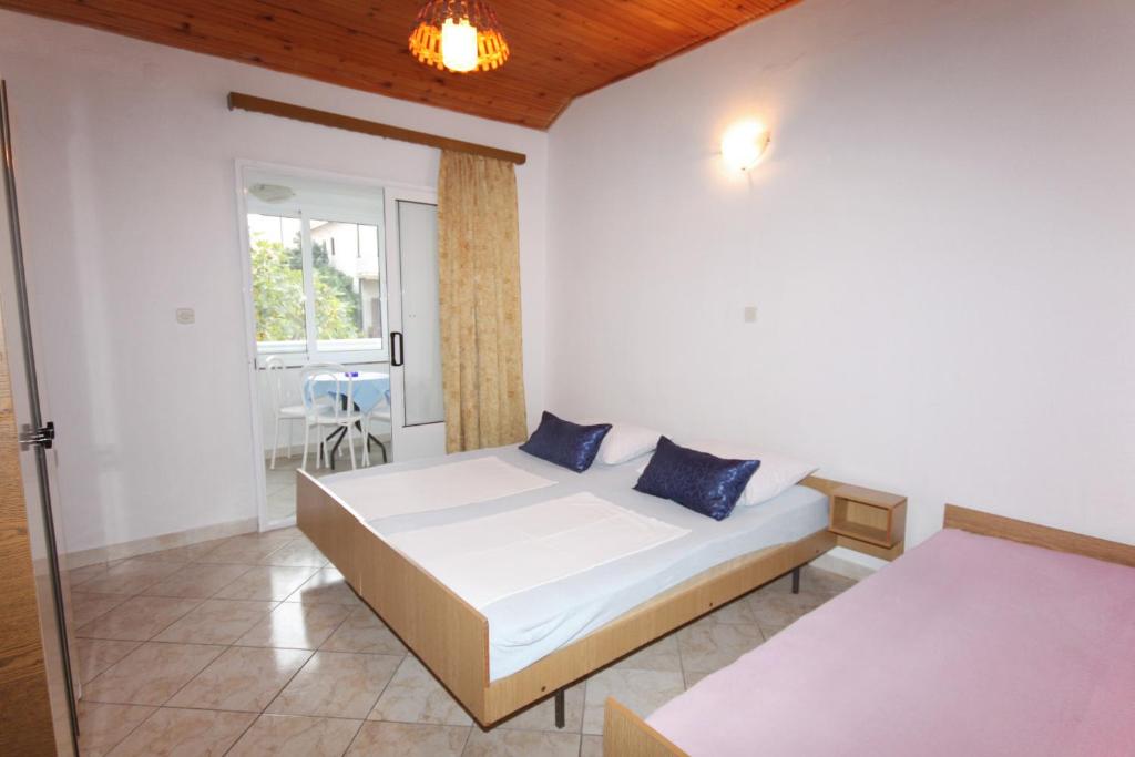 Apartments with parking space Podaca photo 2
