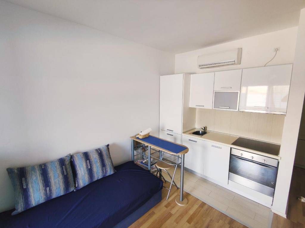 Sea view & pool studio by Pag tours photo 3