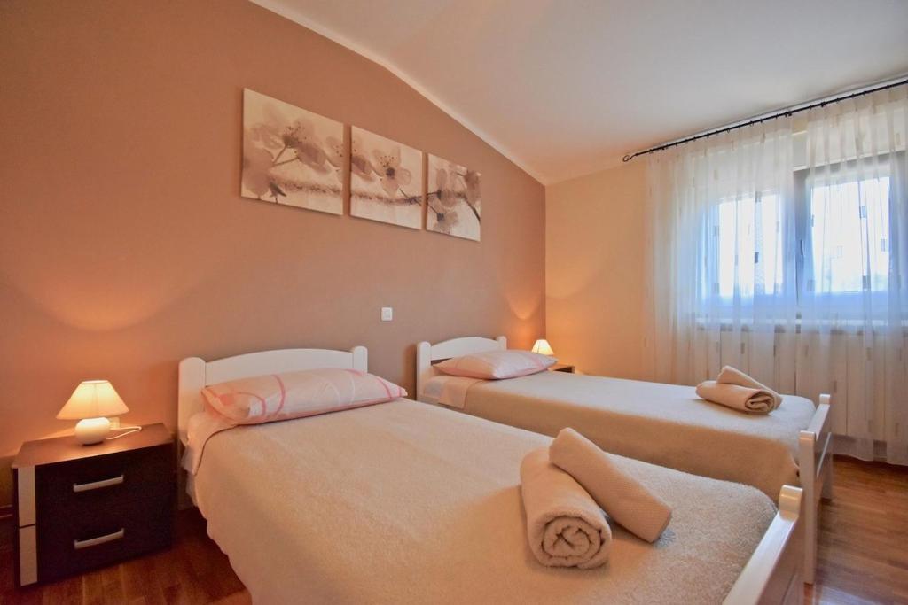 Spacious apartment with private pool photo 2