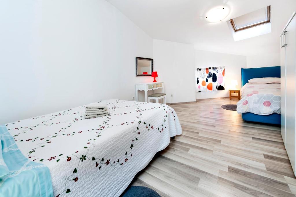 Sea View Apartment photo 2