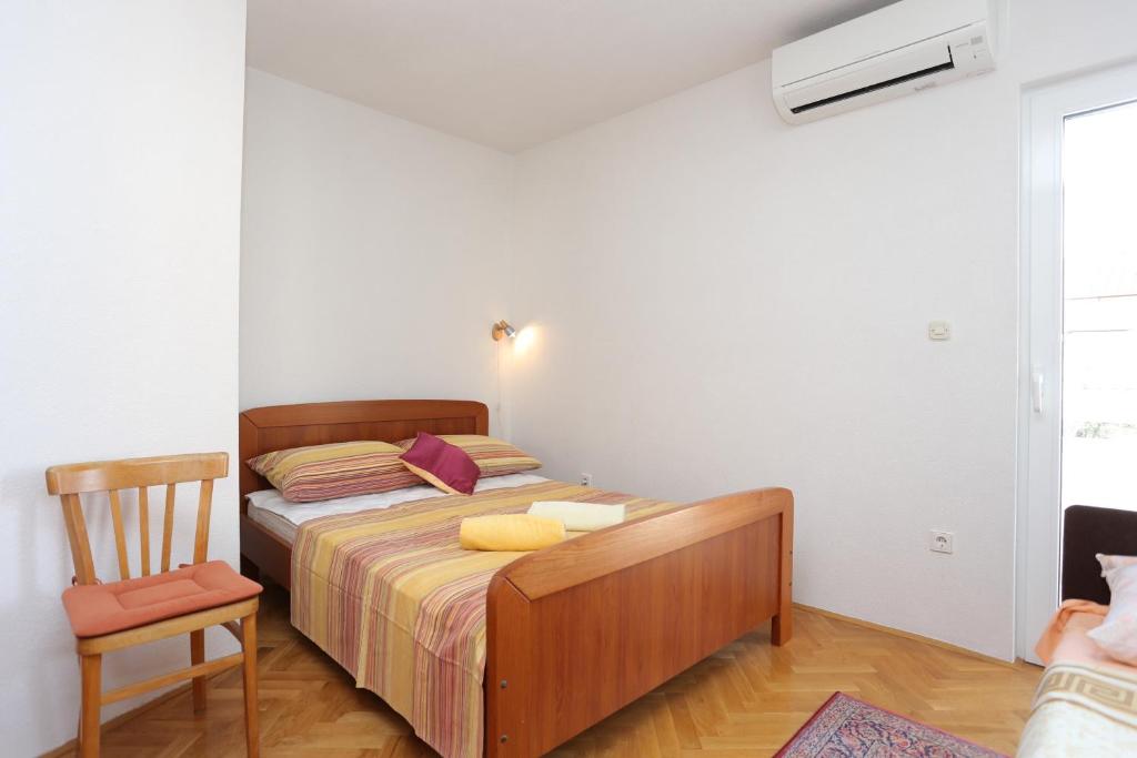 Apartments by the sea Slatine photo 2