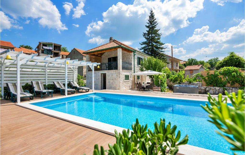 Amazing Home In Zagvozd With Jacuzzi — photo 1
