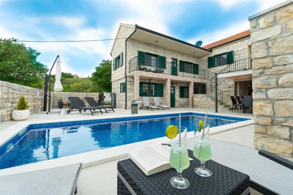 Stone villa Didovi Snovi with heated pool photo 3
