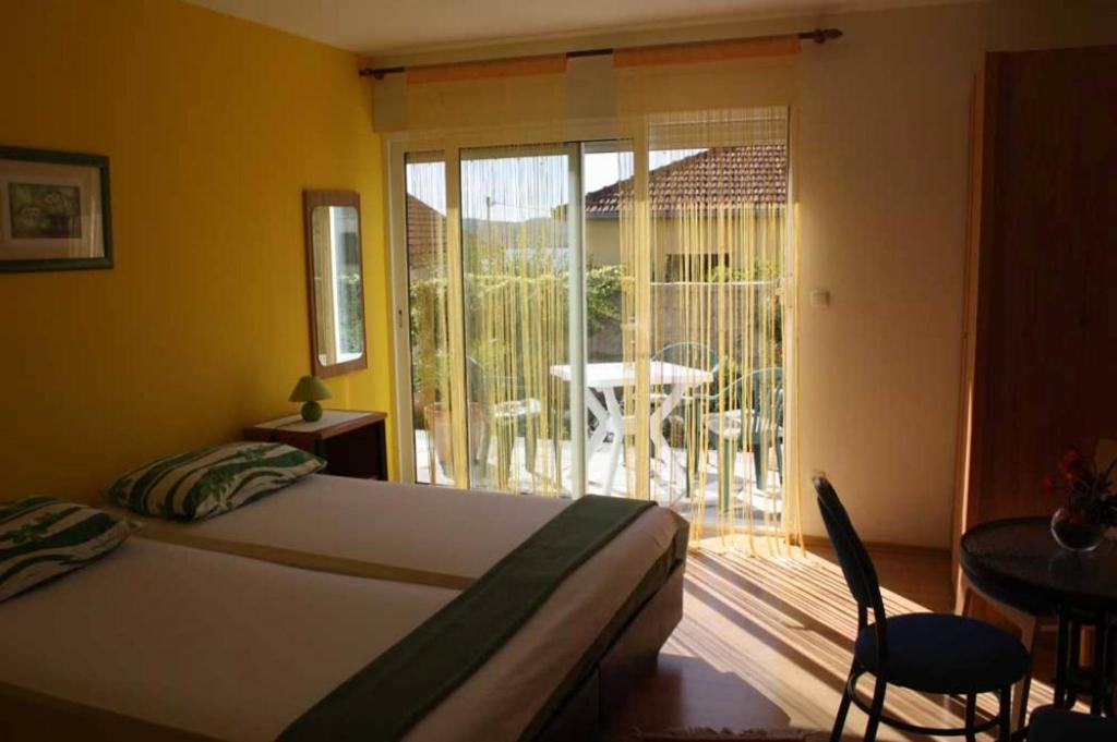 Studio apartment in Trogir with balcony — photo 1