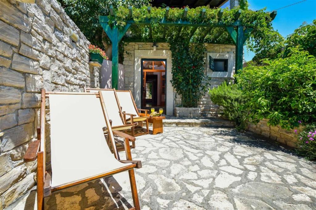 Stone Holiday house Zara with jacuzzi — photo 1