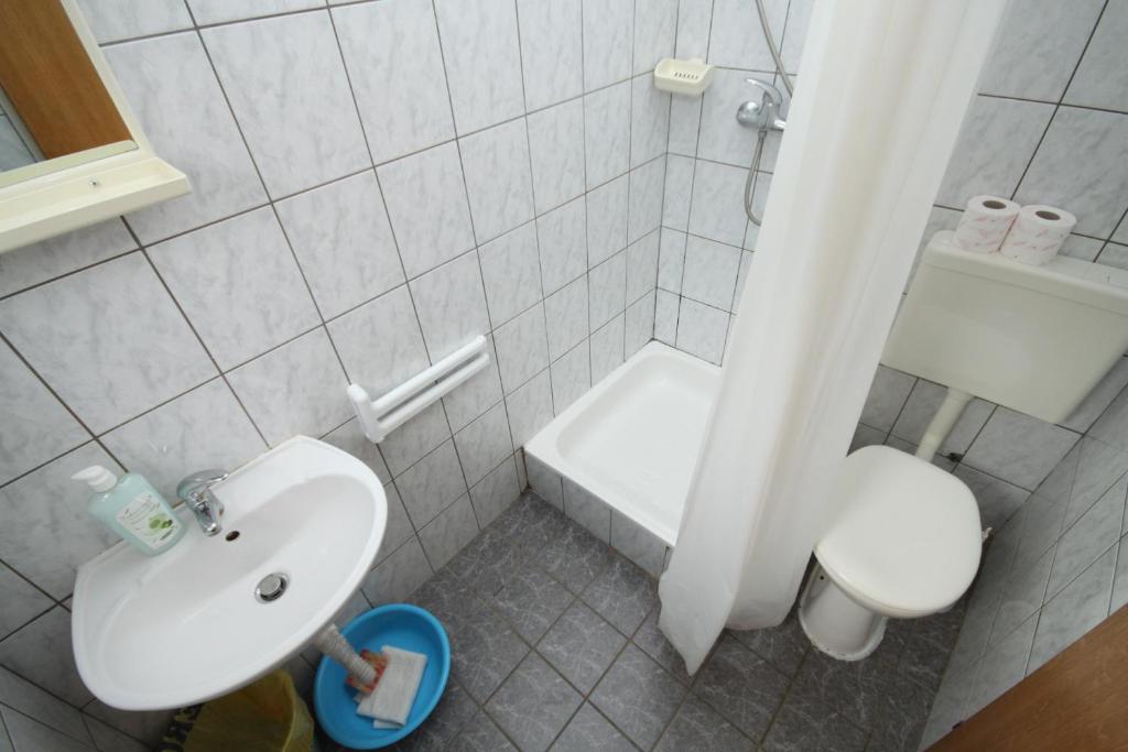 Apartments with parking space Makarska - 6696 photo 3