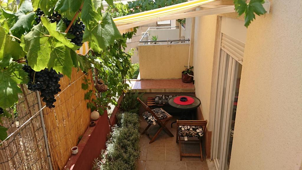 Apartments with a parking space Omis - 15330 photo 3
