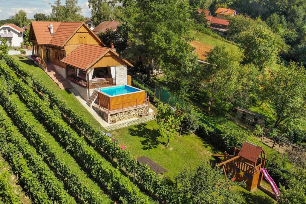 Rustic Cottage With Heated Pool - Happy Rentals — photo 1