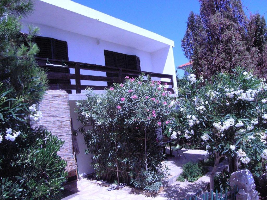 House with a garden 50m from the sea — photo 1