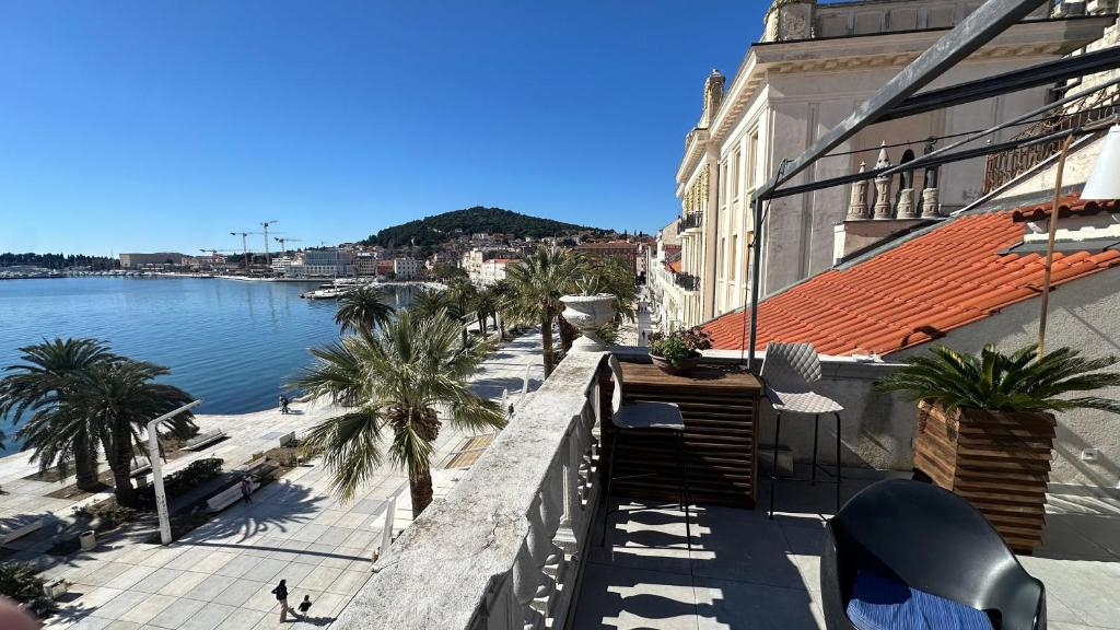 Riva Luxury Suites photo 2