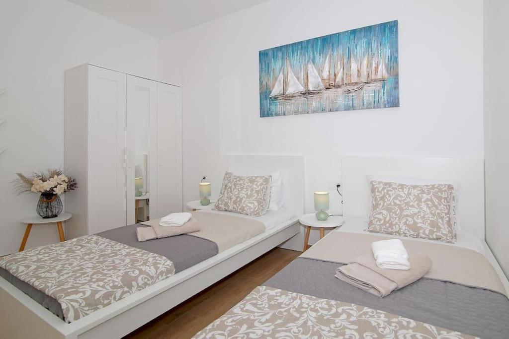 Studio Apartman Karlita photo 2
