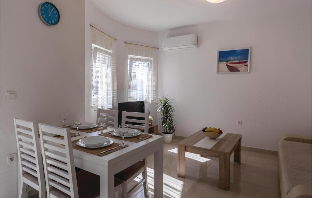 One-Bedroom Apartment In Komarna photo 2