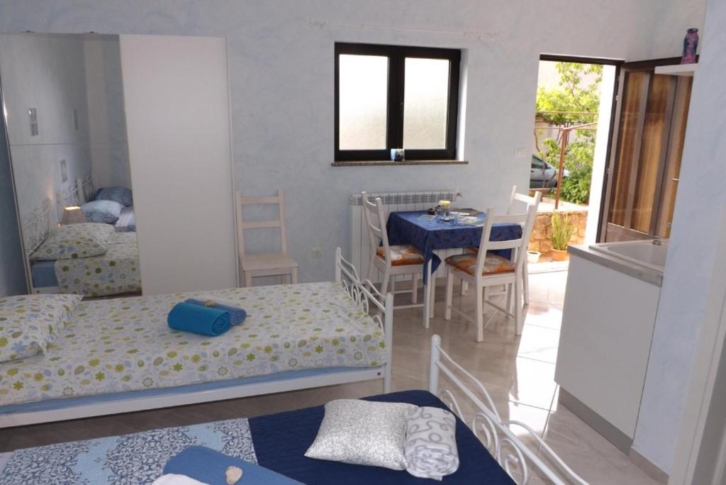 Studio apartment in Umag with balcony photo 2