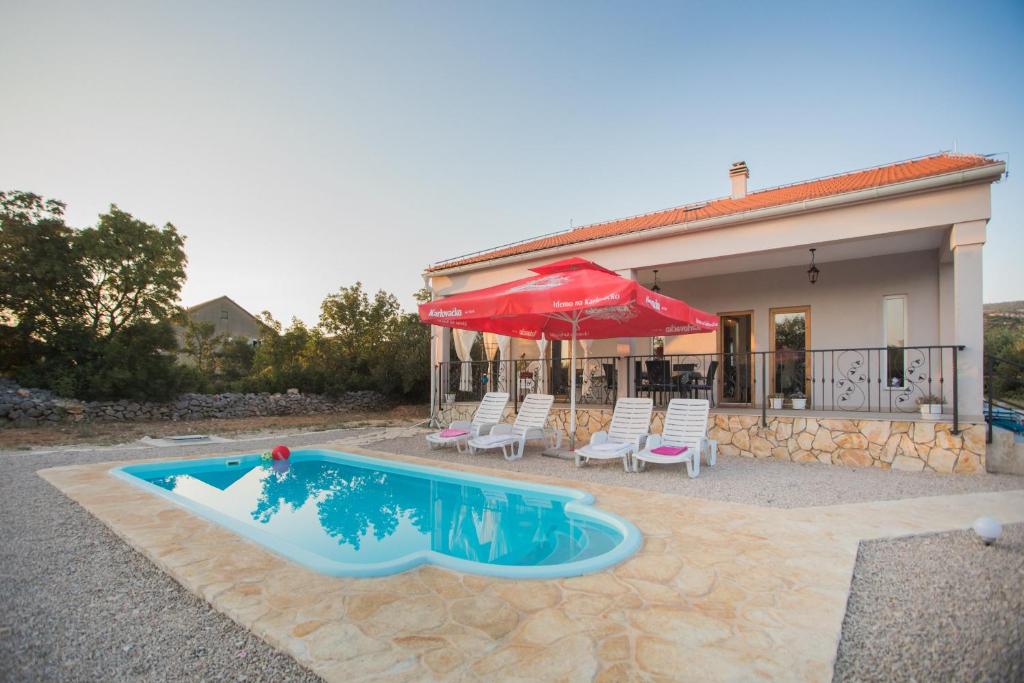 Holiday home with pool Kristal — photo 1