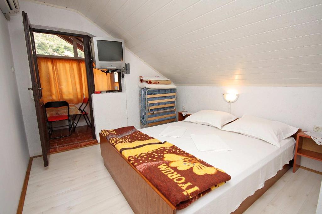 Apartments and rooms with WiFi Podaca photo 2
