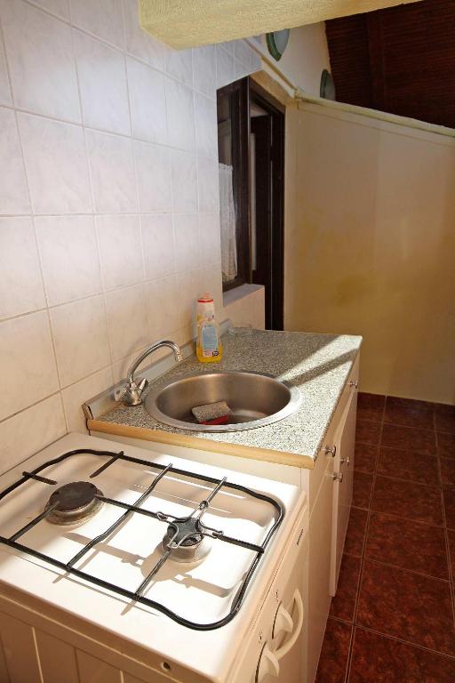 Apartments and rooms with WiFi Podaca photo 3