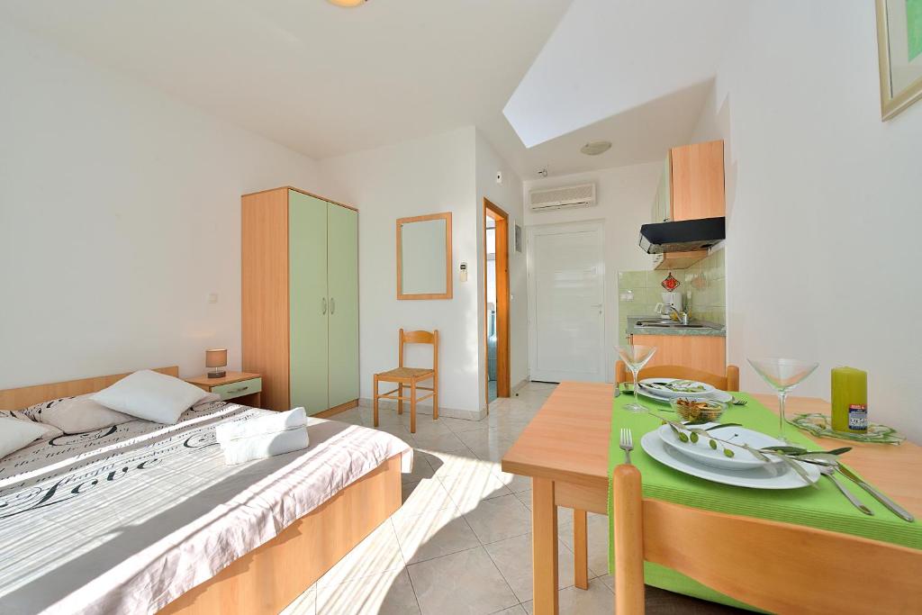 Sara Apartments photo 3