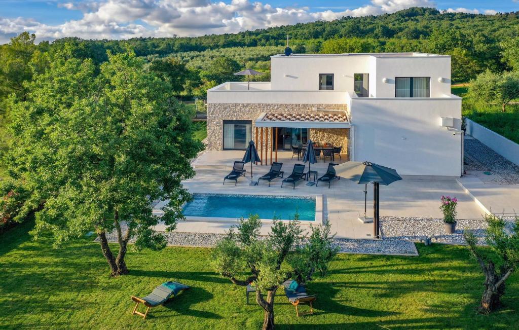 Lovely Home In Marasi photo 2