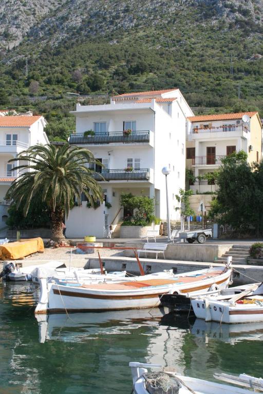 Apartments by the sea Igrane — photo 1