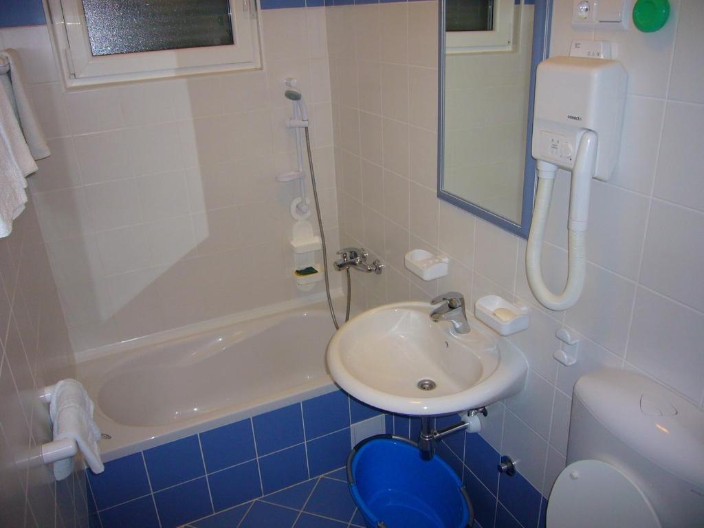 Family friendly apartments with a swimming pool Jadranovo photo 3