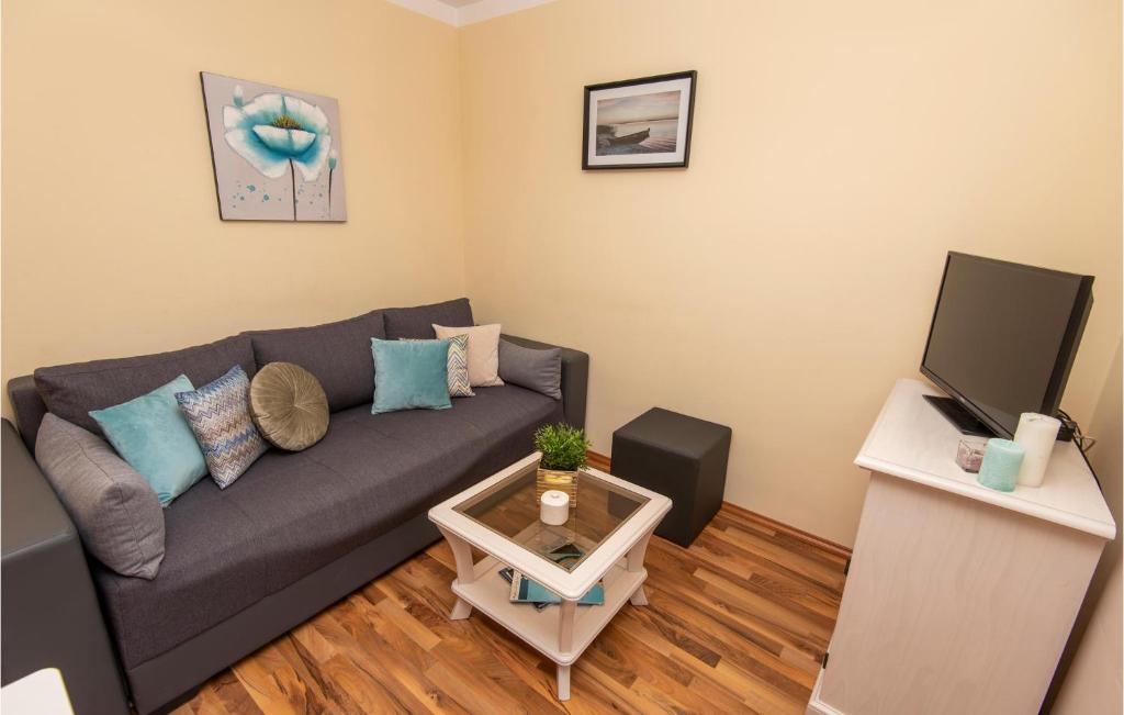 1 Bedroom Amazing Apartment In Podstrana photo 3