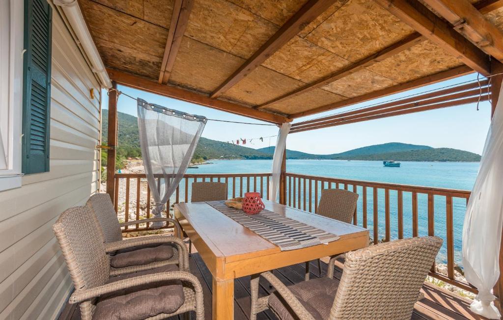 Seascape bungalow with terrace with seaview — photo 1