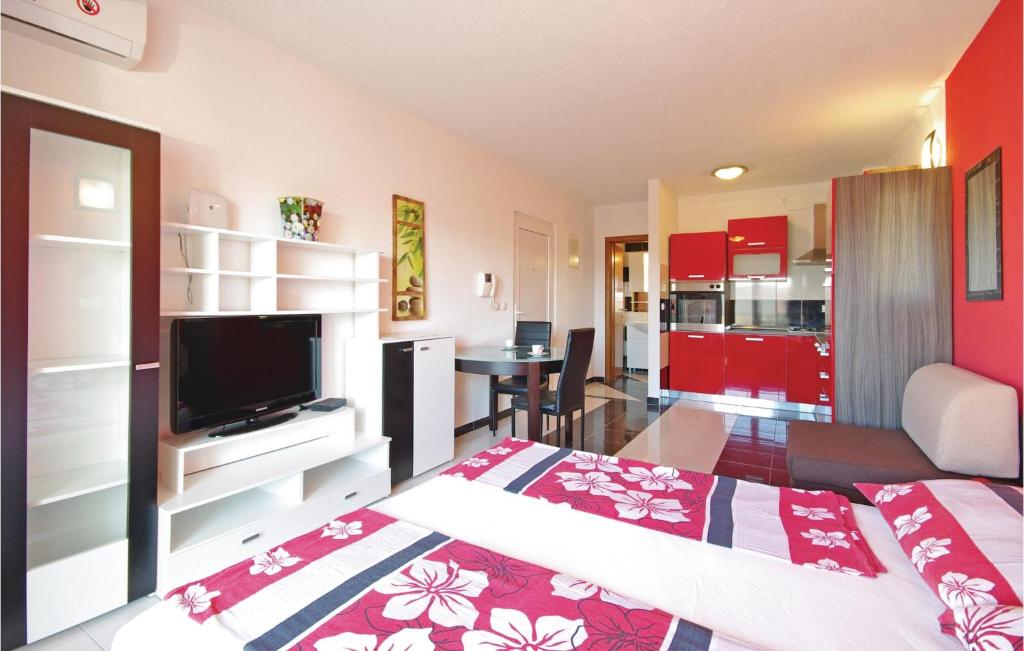 Studio Apartment In Makarska photo 2