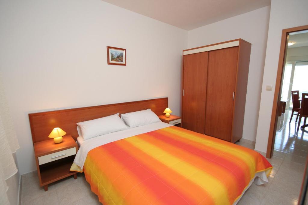 Apartments with a swimming pool Mastrinka photo 2