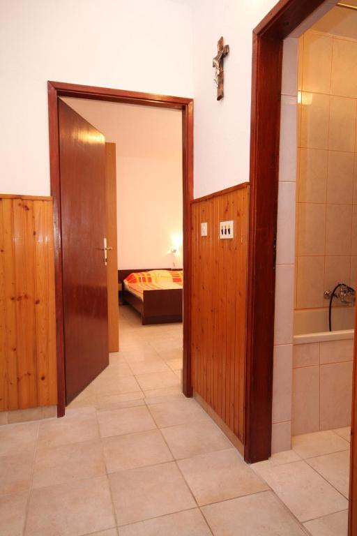 Apartments by the sea Metajna photo 3
