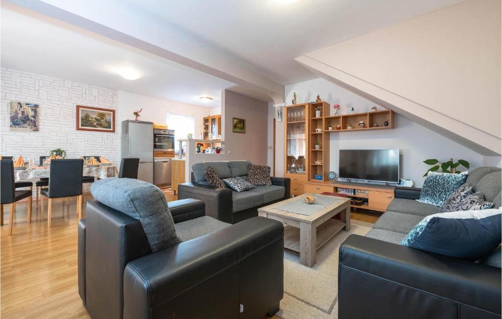 Stunning Home In Marcana photo 2