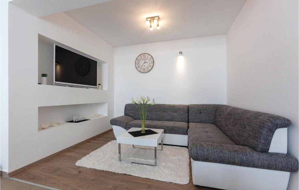 Three-Bedroom Apartment In Split photo 3