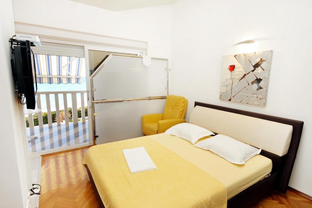 Family-friendly apartments with swimming pool Rogoznica - 7557 photo 2